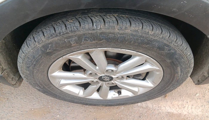 2015 Hyundai Creta SX PLUS AT 1.6 DIESEL, Diesel, Automatic, 1,27,035 km, tyre