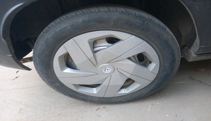 2023 Nissan MAGNITE XE, Petrol, Manual, 82,051 km, tyre