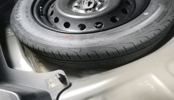 2023 Maruti FRONX ZETA 1.0L TURBO 6 AT, Petrol, Automatic, 31,587 km, tyre