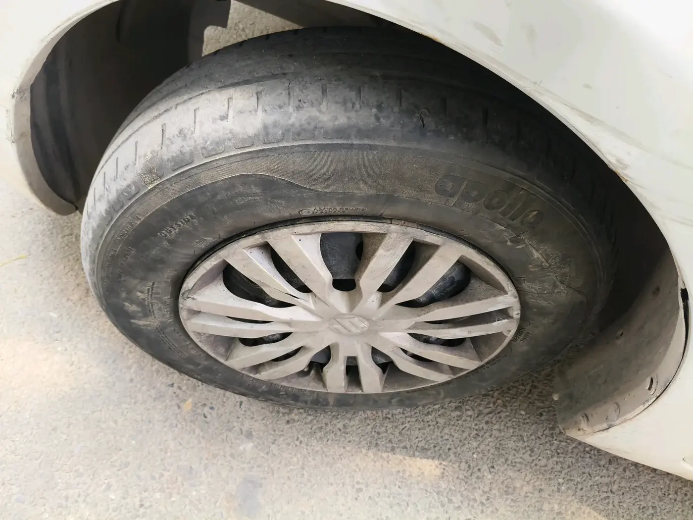 2019 Maruti Dzire VXI, Petrol, Manual, 77,599 km, tyre