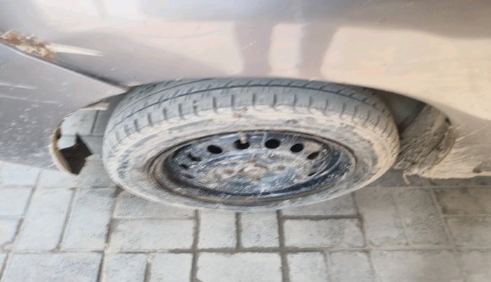 2015 Maruti Wagon R 1.0 VXI, Petrol, Manual, 1,91,725 km, tyre