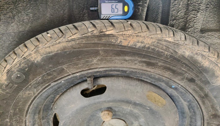 2018 Renault Kwid CLIMBER 1.0 AMT, Petrol, Automatic, 57,128 km, tyre