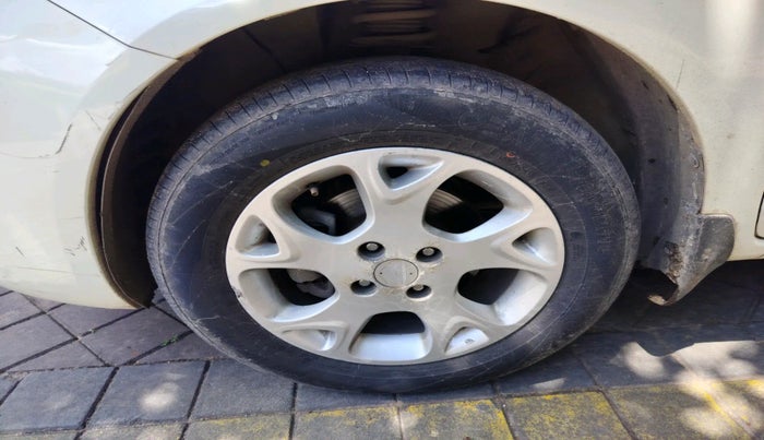 2012 Renault Scala RXZ DIESEL, Diesel, Manual, 1,29,280 km, tyre