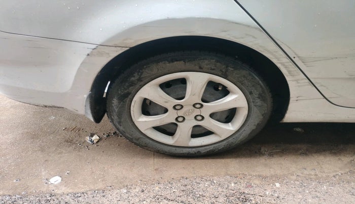 2011 Hyundai Verna FLUIDIC 1.6 VTVT EX, Petrol, Manual, 82,237 km, tyre