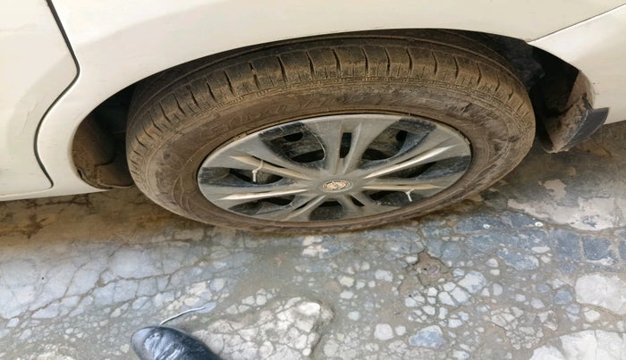 2020 Maruti Ertiga VXI CNG, Petrol, Manual, 95,771 km, tyre