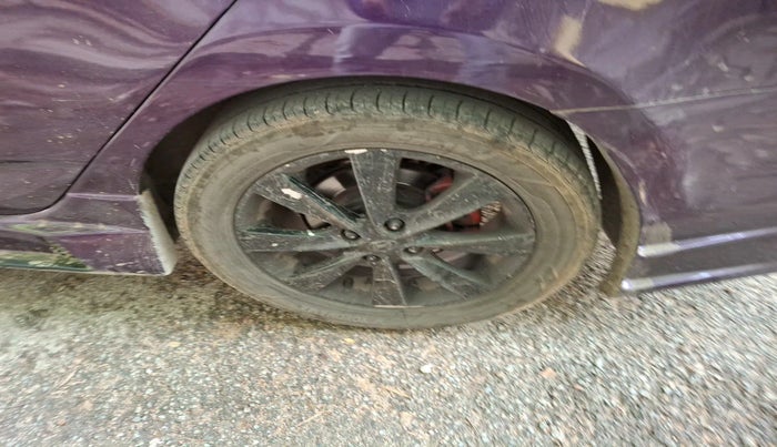 2012 Hyundai Verna FLUIDIC 1.6 VTVT SX, Petrol, Manual, 10,00,000 km, tyre