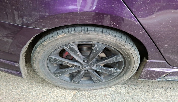 2012 Hyundai Verna FLUIDIC 1.6 VTVT SX, Petrol, Manual, 10,00,000 km, tyre