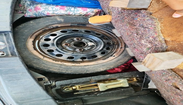 2015 Maruti Wagon R 1.0 VXI, Petrol, Manual, 1,28,701 km, tyre