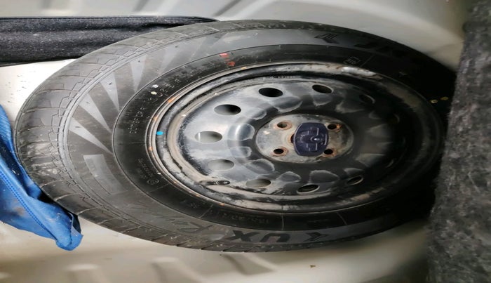 2018 Maruti Dzire VXI AMT, Petrol, Automatic, 47,521 km, tyre