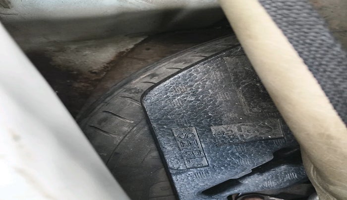 2013 Chevrolet Beat LT PETROL, Petrol, Manual, 93,938 km, tyre