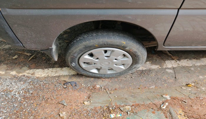 2022 Maruti Eeco 5 STR AC (O), Petrol, Manual, 19,831 km, tyre