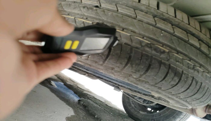 2022 KIA CARENS PRESTIGE 1.5 PETROL 7 STR, Petrol, Manual, 5,175 km, tyre