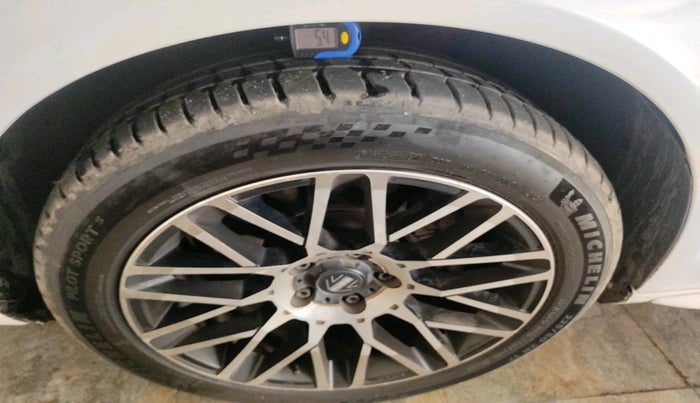 2016 Audi A4 35 TDI PREMIUM PLUS SUNROOF, Diesel, Automatic, 1,11,409 km, tyre