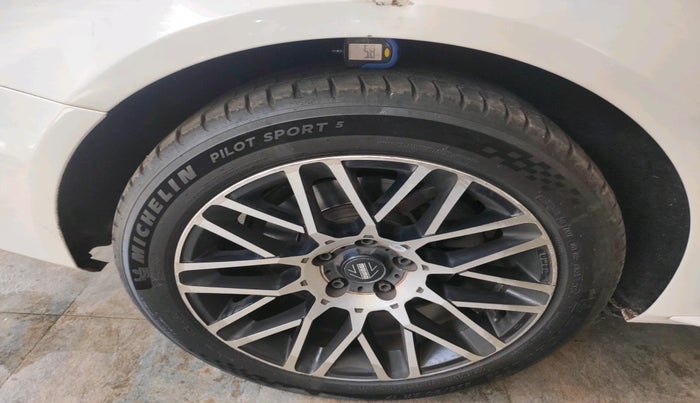 2016 Audi A4 35 TDI PREMIUM PLUS SUNROOF, Diesel, Automatic, 1,11,409 km, tyre