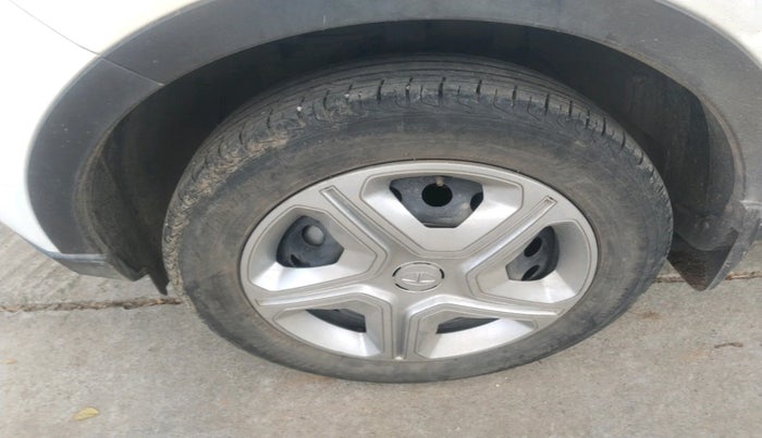 2023 Tata NEXON XMA SUNROOF PETROL, Petrol, Automatic, 15,715 km, tyre