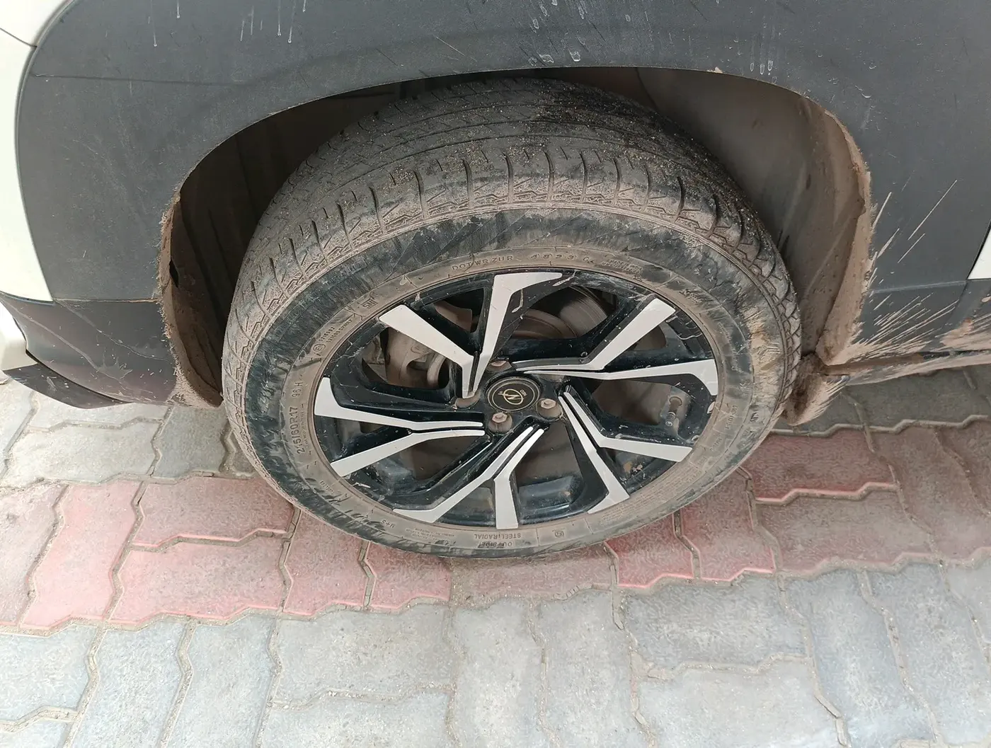 2024 Maruti BREZZA LXI S- CNG, CNG, Manual, 35,246 km, tyre