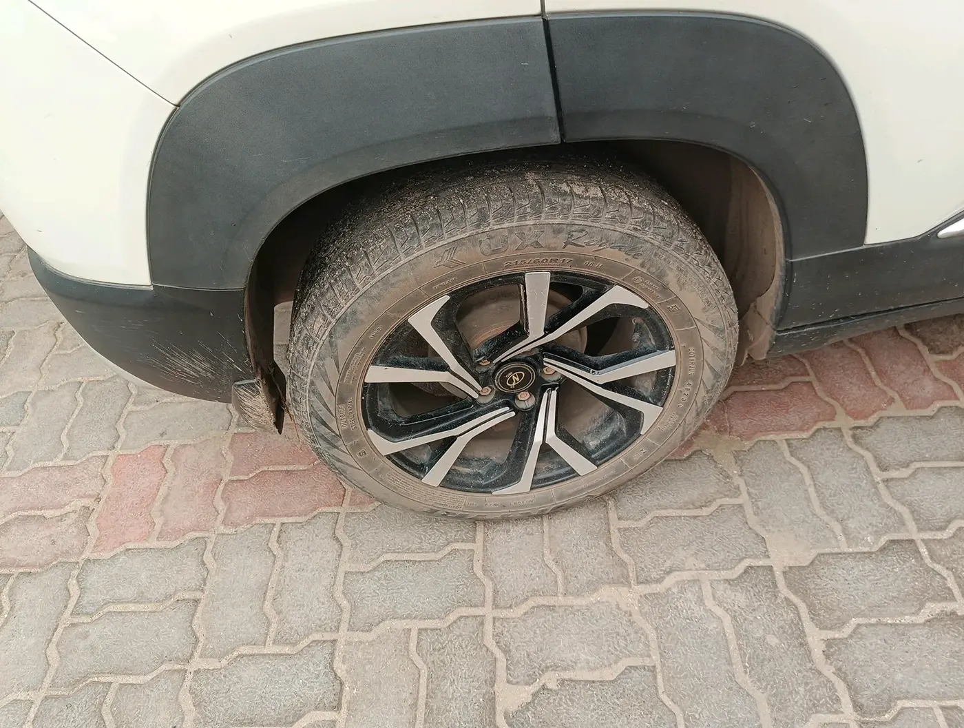 2024 Maruti BREZZA LXI S- CNG, CNG, Manual, 35,246 km, tyre