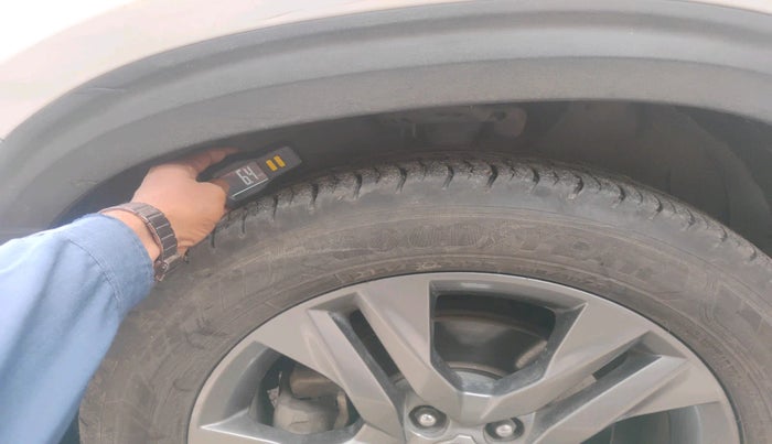 2020 KIA SELTOS HTX 1.5 PETROL, Petrol, Manual, 5,70,301 km, tyre