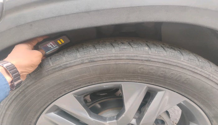 2020 KIA SELTOS HTX 1.5 PETROL, Petrol, Manual, 5,70,301 km, tyre