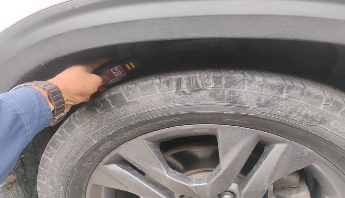 2020 KIA SELTOS HTX 1.5 PETROL, Petrol, Manual, 5,70,301 km, tyre