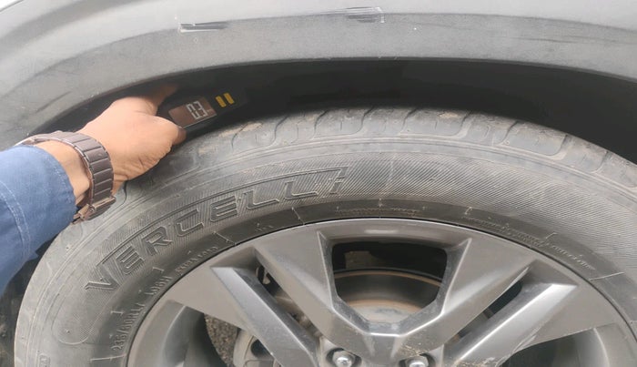 2020 KIA SELTOS HTX 1.5 PETROL, Petrol, Manual, 5,70,301 km, tyre