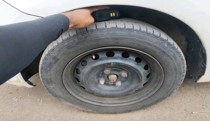 2011 Nissan Micra XV DIESEL, Diesel, Manual, 1,89,570 km, tyre