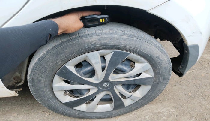 2011 Nissan Micra XV DIESEL, Diesel, Manual, 1,89,570 km, tyre