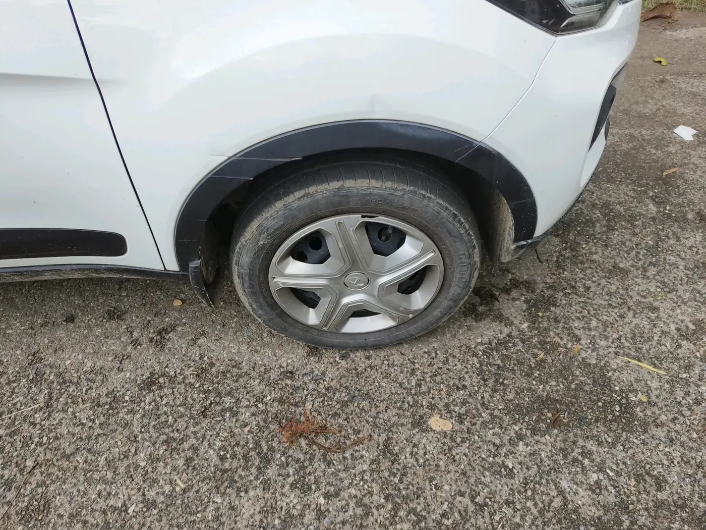 2021 Tata NEXON XM PETROL, Petrol, Manual, 44,900 km, tyre