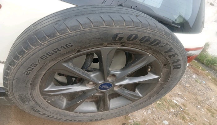2020 Ford Ecosport TITANIUM 1.5L DIESEL, Diesel, Manual, 1,34,109 km, tyre