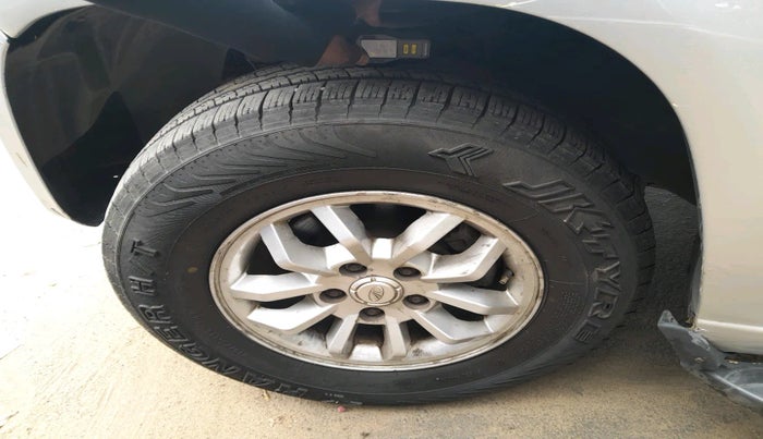 2015 Mahindra TUV300 T8, Diesel, Manual, 88,552 km, tyre