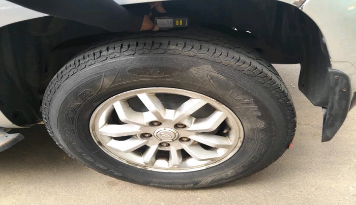 2015 Mahindra TUV300 T8, Diesel, Manual, 88,552 km, tyre