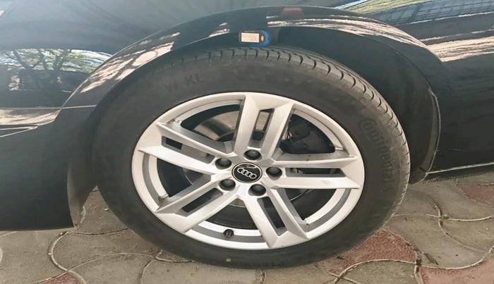 2022 Audi A4 40 TFSI Premium, Petrol, Automatic, 43,067 km, tyre