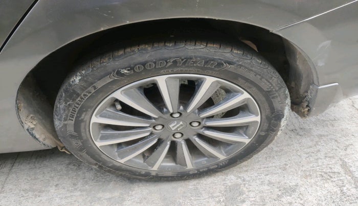 2018 Maruti Ciaz ALPHA 1.5 SHVS PETROL, Petrol, Manual, 96,969 km, tyre