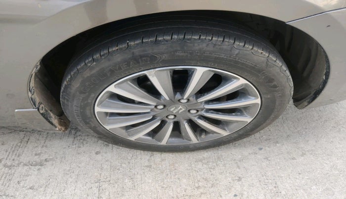 2018 Maruti Ciaz ALPHA 1.5 SHVS PETROL, Petrol, Manual, 96,969 km, tyre