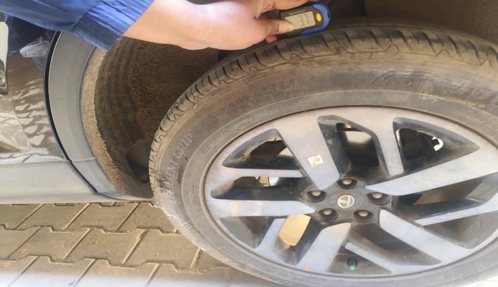 2022 Tata Safari XZA PLUS GOLD 6 S, Diesel, Automatic, 65,859 km, tyre
