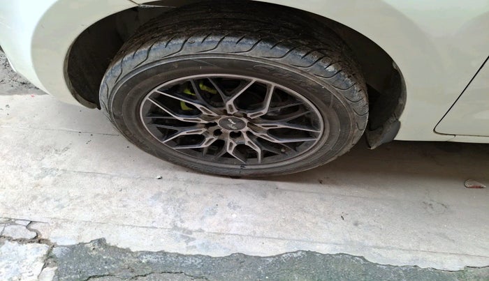 2018 Maruti Swift VXI, Petrol, Manual, 49,425 km, tyre