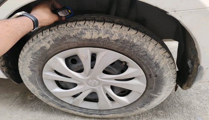 2023 Maruti Dzire VXI, Petrol, Manual, 1,26,255 km, tyre