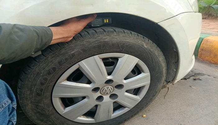 2011 Volkswagen Vento TRENDLINE 1.6, Petrol, Manual, 63,263 km, tyre