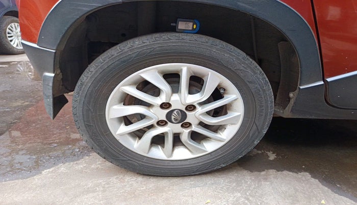 2016 Mahindra Kuv100 K8 6 STR, Petrol, Manual, 1,17,605 km, tyre