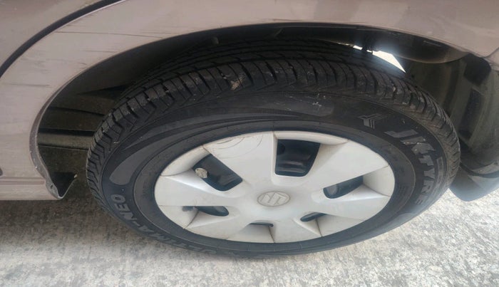 2011 Maruti A Star VXI (ABS) AT, Petrol, Automatic, 31,307 km, tyre
