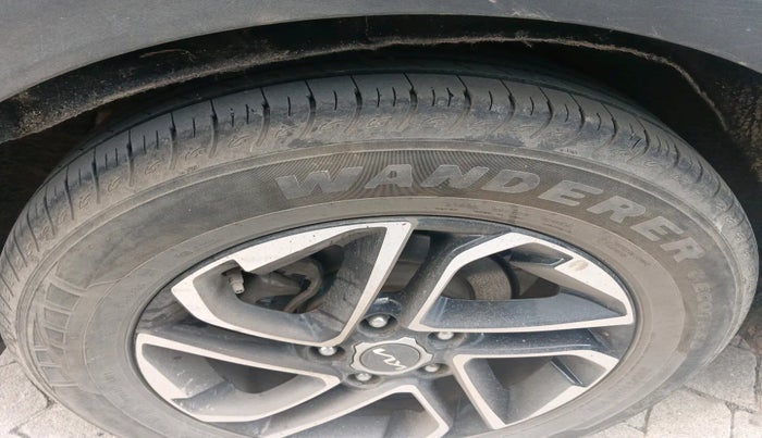2023 KIA CARENS LUXURY PLUS 1.5 PETROL DCT 7 STR, Petrol, Automatic, 27,619 km, tyre