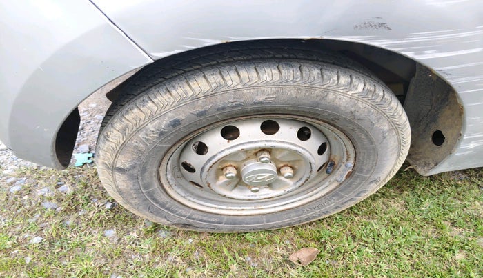 2011 Hyundai Eon ERA, Petrol, Manual, 1,03,636 km, tyre