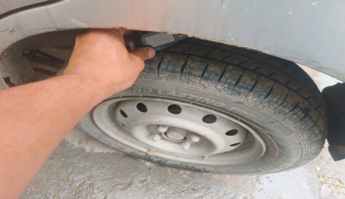 2012 Maruti Wagon R 1.0 LXI CNG, Petrol, Manual, 1,35,134 km, tyre