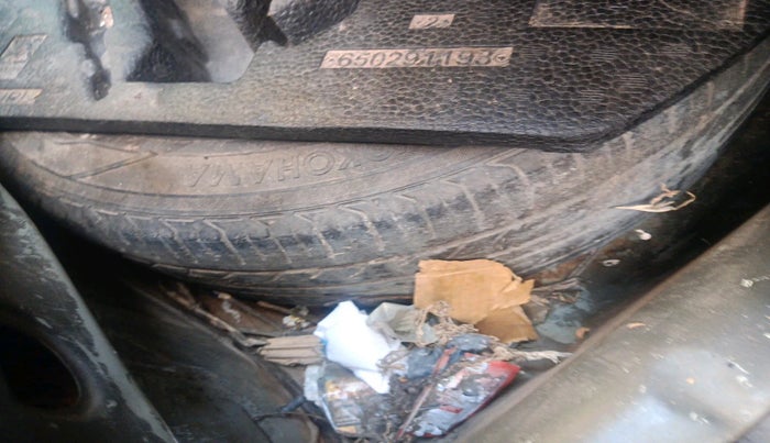 2011 Ford Figo TITANIUM 1.4 DIESEL, Diesel, Manual, 1,30,841 km, tyre