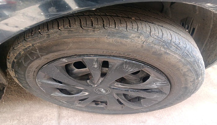 2011 Ford Figo TITANIUM 1.4 DIESEL, Diesel, Manual, 1,30,841 km, tyre