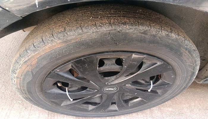 2011 Ford Figo TITANIUM 1.4 DIESEL, Diesel, Manual, 1,30,841 km, tyre