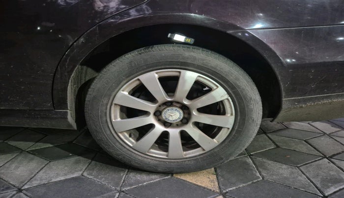 2011 Mercedes Benz E Class E 250 CDI ELEGANCE, Diesel, Automatic, 1,05,306 km, tyre