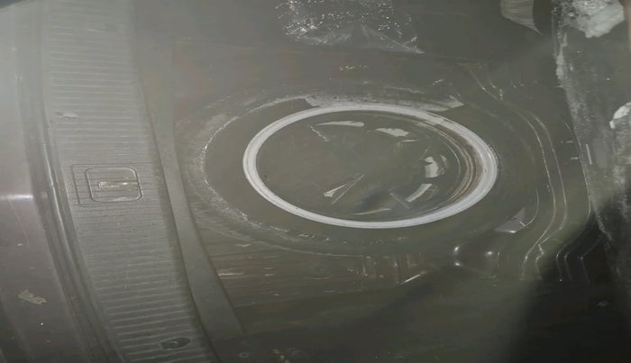 2011 Mercedes Benz E Class E 250 CDI ELEGANCE, Diesel, Automatic, 1,05,306 km, tyre