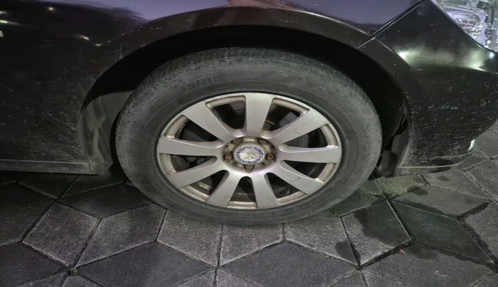 2011 Mercedes Benz E Class E 250 CDI ELEGANCE, Diesel, Automatic, 1,05,306 km, tyre