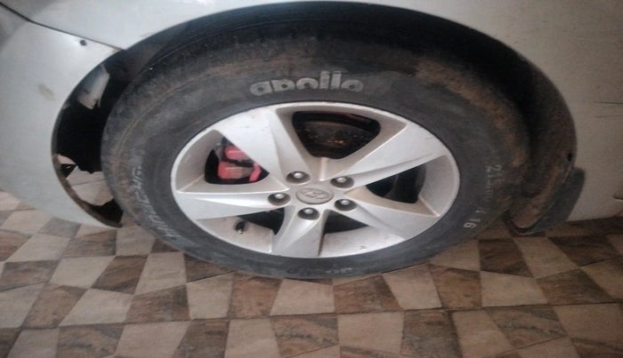 2014 Hyundai New Elantra 1.6 SX AT DIESEL, Diesel, Automatic, 1,06,304 km, tyre